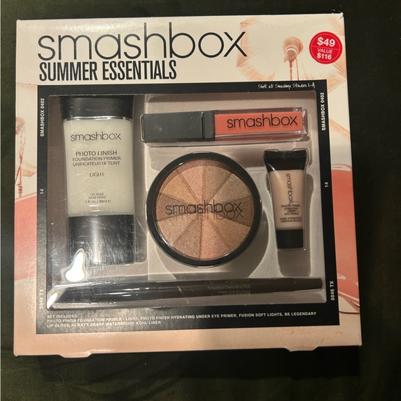 BNIB smashbox Summer Essentials Set - Picture 1 of 2